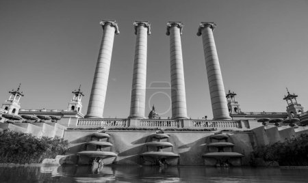 Foto de Columnas en la hermosa zona de Montjuic en Barcelona - Imagen libre de derechos