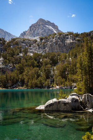 Foto de Lago alpino en la Sierra Oriental - Imagen libre de derechos