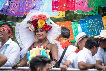 Téléchargez les photos : Muxa, un homme autochtone gay transgenre originaire de Oaxaca Mexique. - en image libre de droit