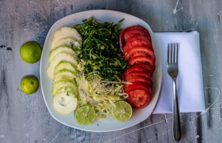 Téléchargez les photos : Gros plan de salade fraîche sur l'assiette - en image libre de droit
