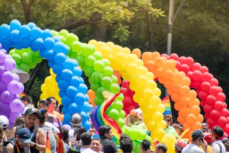 Téléchargez les photos : Gay couleur gonflable ballons fond anniversaire célébration - en image libre de droit