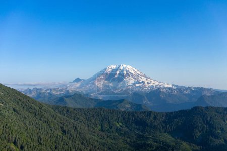 Mount Rainier glaciers in Washington on a sunny august day in 2019