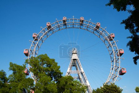 Téléchargez les photos : Grande roue de Vienne Prater Park nommée Wurstelprater - en image libre de droit