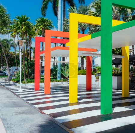Foto de Parque infantil en el parque Miami Beach colores verano - Imagen libre de derechos