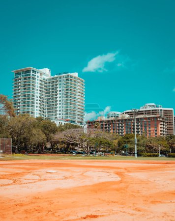 Téléchargez les photos : Ball park bâtiments ville cocotier miami - en image libre de droit