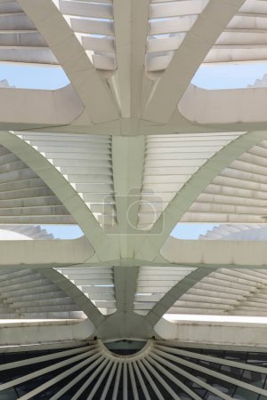 Téléchargez les photos : Belle vue sur l'architecture moderne Musée blanc de demain au centre-ville de Rio de Janeiro, Brésil - en image libre de droit