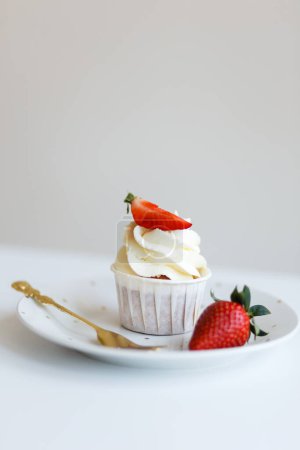 Photo for Dessert Cream cupcake with fresh red strawberries on a plate - Royalty Free Image
