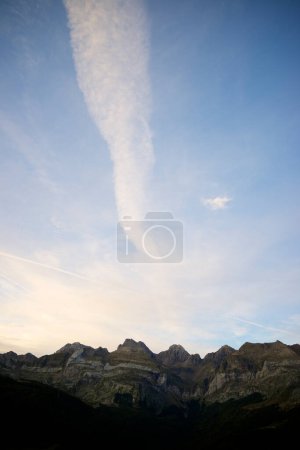 Téléchargez les photos : Lever de soleil dans la vallée de Canfranc - en image libre de droit