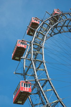 Téléchargez les photos : Grande roue de Vienne Prater Park nommée Wurstelprater - en image libre de droit