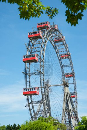 Téléchargez les photos : Vienne, Autriche - 26 juin 2019 : Grande roue de Vienne Prater Park nommée Wurstelprater. Lieu où les scènes du film Le troisième homme ont été filmées. - en image libre de droit