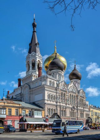 Téléchargez les photos : Odessa, Ukraine 31.03.2023. Monastère du Grand Martyr et Guérisseur Panteleimon, par une journée ensoleillée de printemps - en image libre de droit