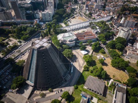 Foto de Hermosa vista al edificio de la catedral de arquitectura moderna en el centro de Río de Janeiro, Brasil - Imagen libre de derechos