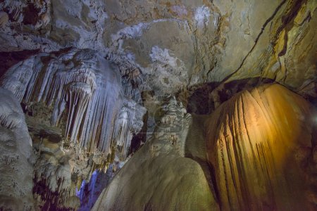 Foto de Estalactitas en la Cueva de la Maquinaria - Imagen libre de derechos