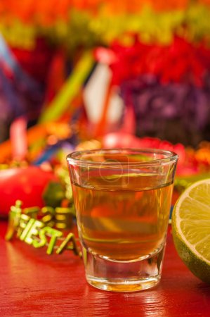 Téléchargez les photos : Tequila prête pour la fête avec de la chaux. - en image libre de droit