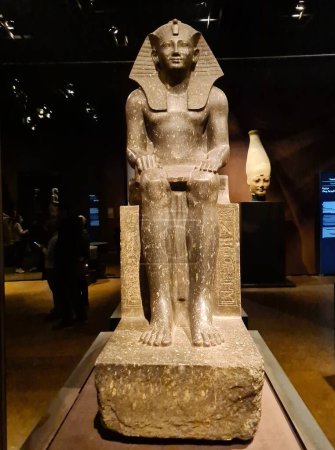 Foto de 2022.12.29 Turín Museo Egizio, el museo más antiguo del mundo dedicado enteramente a la civilización nilótica, es decir la civilización que se desarrolló a lo largo del Nilo, estatua - Imagen libre de derechos
