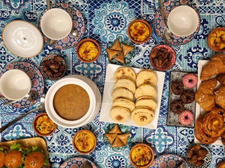 Cocina árabe. Almuerzo tradicional de Oriente Medio. Ramadán "Iftar".