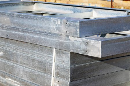 Construcción de estructuras de aluminio para trabajos de instalación
