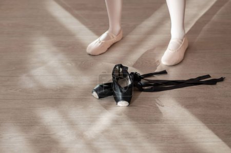 Foto de Primer plano de las piernas de una bailarina - Imagen libre de derechos