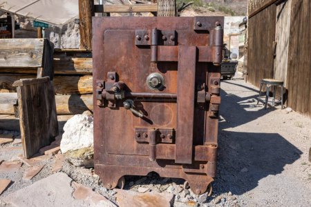 Téléchargez les photos : Oatman, Arizona, États-Unis - 8 septembre - vue sur le vieux coffre-fort d'Oatman - en image libre de droit