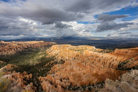Foto de Bryce Canyon, Utah, Estados Unidos - 15 de septiembre - vista del paisaje del cañón de Bryce - Imagen libre de derechos