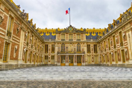 Foto de El Palacio de Versalles es un famoso castillo real en Francia, Patrimonio de la Humanidad por la UNESCO - Imagen libre de derechos