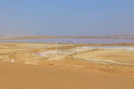 Foto de Walvis Bay Salt Holdings. El mayor productor de sal marina solar en el África subsahariana. Swakopmund, Namibia. - Imagen libre de derechos