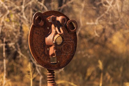Foto de Escultura de metal en el Parque Nacional Waterberg Plateau, Kalahari, Otjiwarongo, Namibia, África. - Imagen libre de derechos