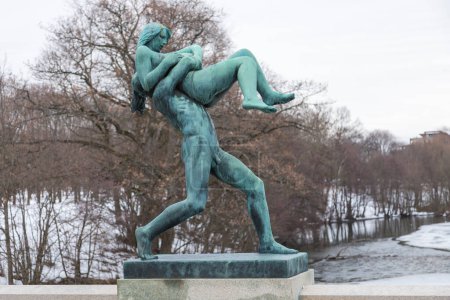 Téléchargez les photos : Norvège, Oslo - 17 février 2019 : Sculpture dans Frogner Park, sculpture créée par Gustav Vigeland. Parc public de la capitale norvégienne. - en image libre de droit