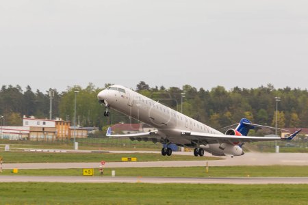 Foto de POLONIA, GDANSK - 11 de mayo de 2019: despegue el avión SAS en el aeropuerto de Lech Walesa en Gdansk. - Imagen libre de derechos