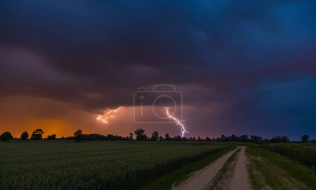 Foto de Storm over glade road in the middle of the fields. Spring season. Stegna, Zulawy, Pomerania, Poland. - Imagen libre de derechos