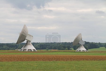 Téléchargez les photos : Station terrienne satellite du monument industriel Radom à Raisting, Bavière, Allemagne - en image libre de droit