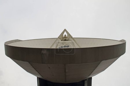 Téléchargez les photos : Station terrienne satellite du monument industriel Radom à Raisting, Bavière, Allemagne - en image libre de droit