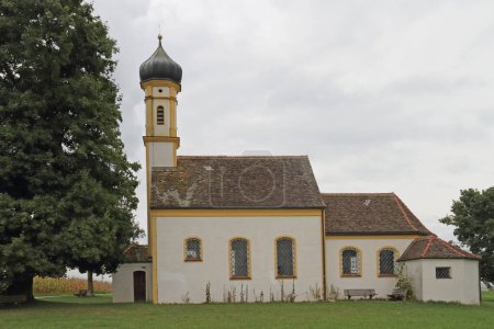 la iglesia "San Juan Bautista" cerca de Weilheim y Raisting en Baviera, Alemania