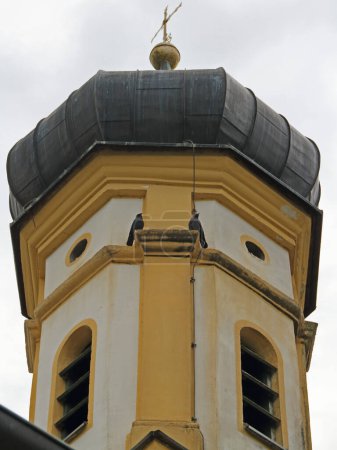 Téléchargez les photos : Détail de l'église "Saint-Jean-Baptiste" près de Weilheim et l'élévation en Bavière, Allemagne - en image libre de droit