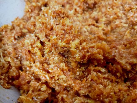 Téléchargez les photos : Le Gajar ka halwa est un dessert sucré indien à base de carotte, servi dans un bol. Garni de noix de cajou, d'amandes et de pistaches. - en image libre de droit