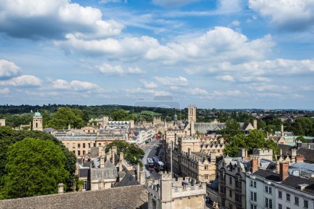 Skyline von Oxford City UK Vom Carfax Tower entlang der High Street vorbei an Brasenose and All Souls University Colleges in Richtung South Park