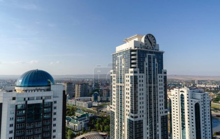 Téléchargez les photos : Vue panoramique sur la ville de Grozny Tchétchénie Russie - en image libre de droit