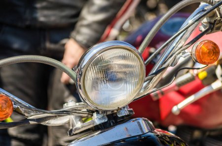 Téléchargez les photos : Roue de moto et phare fermer - en image libre de droit
