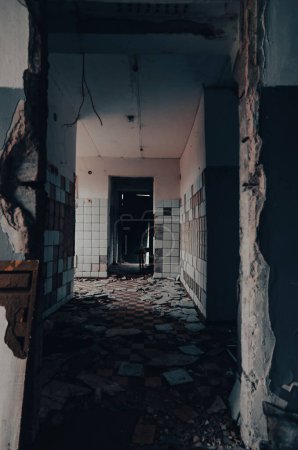 Téléchargez les photos : Dans une guerre hospitalière détruite en Ukraine - en image libre de droit