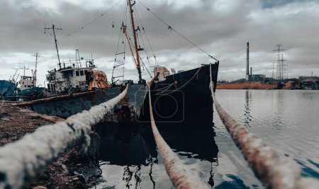 old ship without people ran aground in Ukraine during the war with Russia
