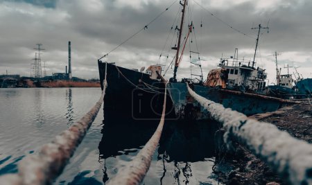 old ship without people ran aground in Ukraine during the war with Russia