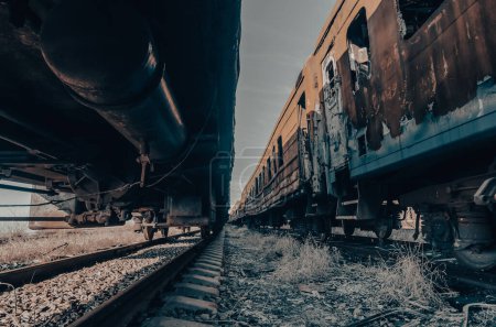 final de la carretera dañado y quemado trenes guerra en Ucrania con Rusia