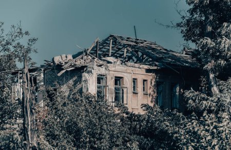 casas destruidas en una ciudad abandonada sin guerra popular en Ucrania con Rusia