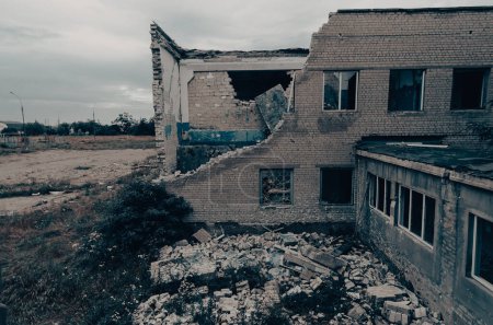 dans une école détruite en guerre Ukraine