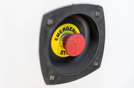 botón de parada de emergencia rojo y amarillo de la unidad eléctrica