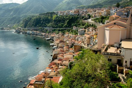 Foto de Borgo. Pequeños, únicos, reales e increíblemente hermosos pueblos en Italia. Italia Calabria pueblo Borgo Chianalea mayo 11, 2023 - Imagen libre de derechos