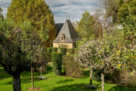 Foto de Jardines de la finca Erignac. En la zona del Prigord Negro hay otro jardín muy famoso. France Black Prigord 15 de octubre de 2022 - Imagen libre de derechos