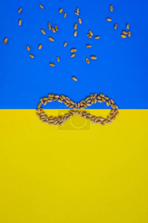 Symbol der Unendlichkeit. Weizenkörner. Ukraine-Flagge. Getreidegeschäfte und Welthandel. Kopierraum.