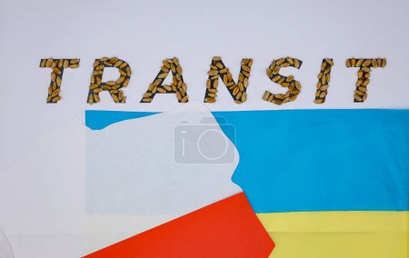 Téléchargez les photos : Le mot Transit est fait de blé. Transit de céréales depuis l'Ukraine via la Pologne. Espace de copie. - en image libre de droit