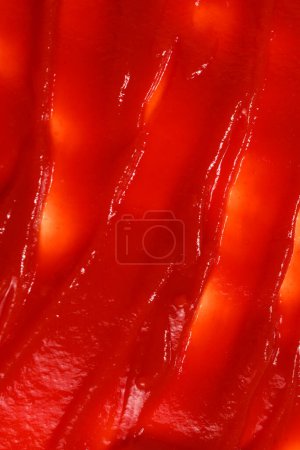 Salpicaduras de salsa roja como fondo.